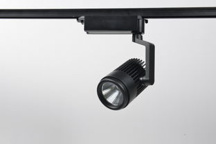 光影之间 可调光LED轨道灯在博物馆与展厅中的艺术应用